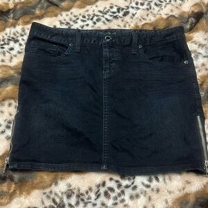 Women’s Guess size 27 Classic Black Denim Mini Skirt